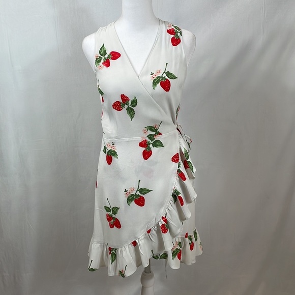 Rails Dress Size XS Wrap Front Strawberry Print - Picture 3 of 14